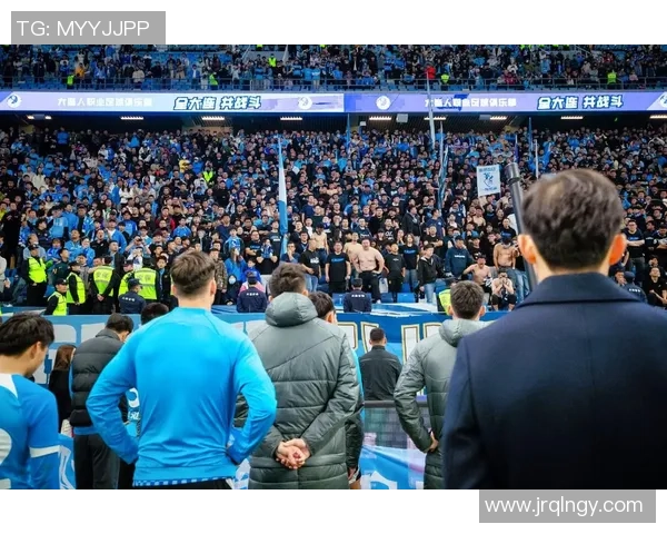 追忆绿茵传奇足球明星的光辉岁月相框艺术作品展示 追忆绿茵传奇足球明星的光辉岁月相框艺术作品展示