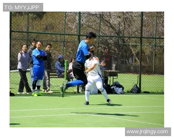 上海足球队的节奏揭秘:激情与梦想交织的绿茵传奇 上海足球队的节奏揭秘:激情与梦想交织的绿茵传奇