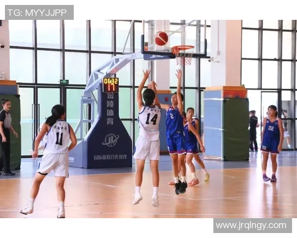 重庆篮球队创下耐力新纪录引发关注实力提升成焦点 重庆篮球队创下耐力新纪录引发关注实力提升成焦点